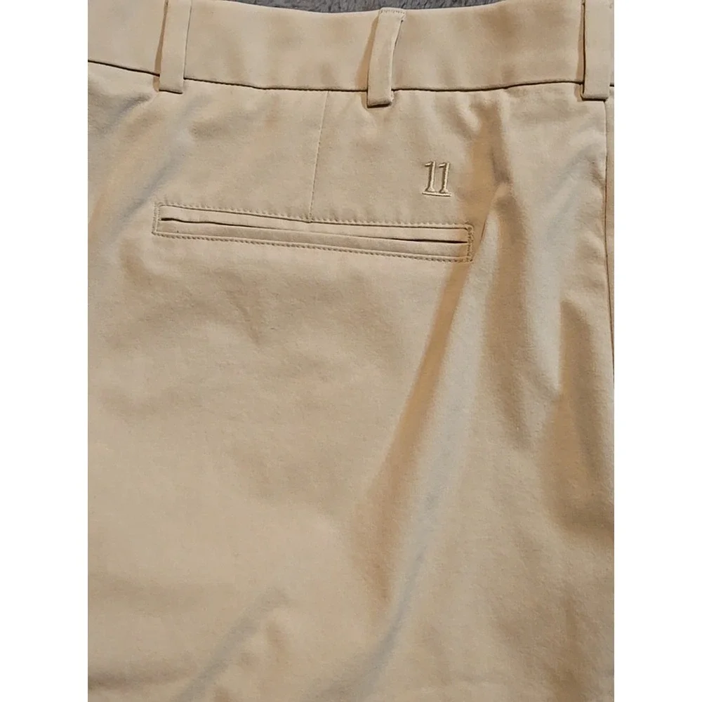 Walter Hagen Golf Shorts Mens 42 Beige Performance Stretch Flat Front EUC Casual